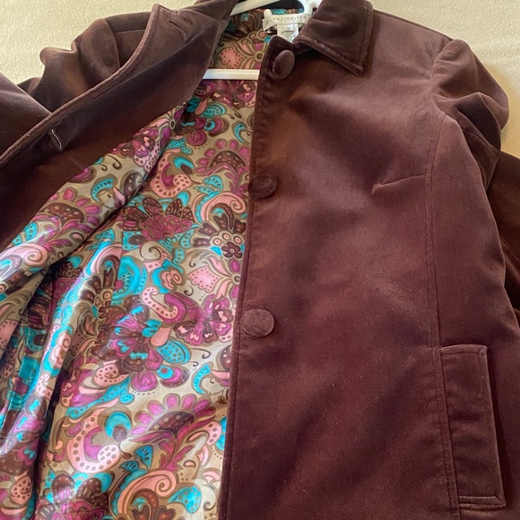 Elegant Velvet Coat - Picture 4 of 5